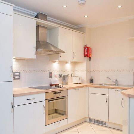 Oakdale Apartments Woking Extérieur photo