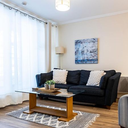 Oakdale Apartments Woking Extérieur photo