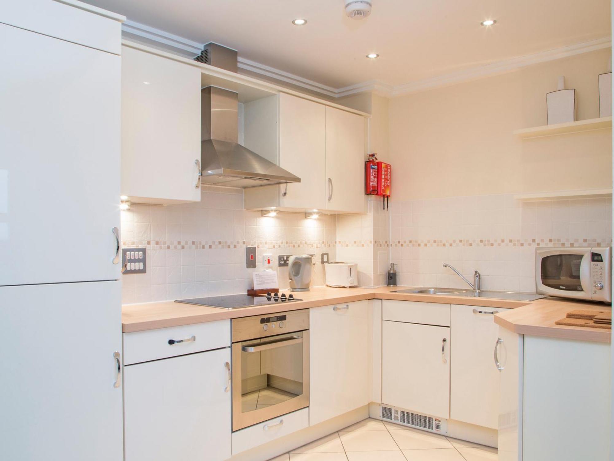 Oakdale Apartments Woking Extérieur photo