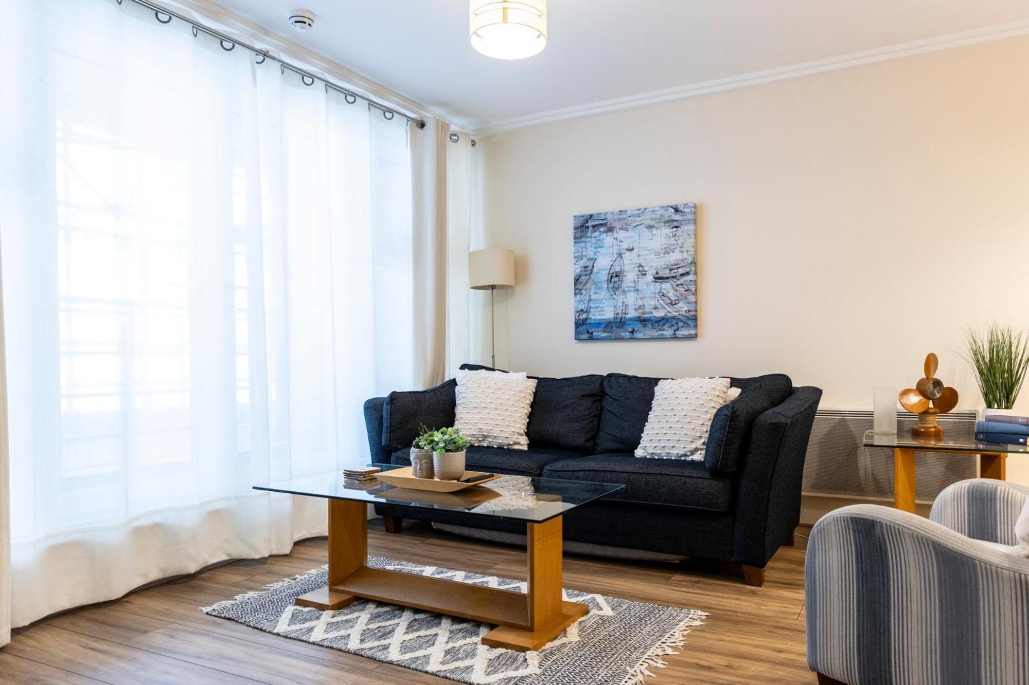 Oakdale Apartments Woking Extérieur photo